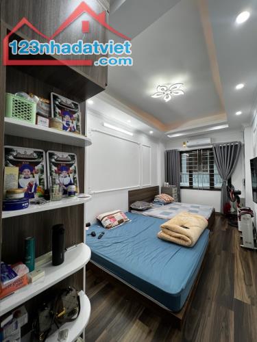 Bán nhà Đống Đa, 32m2 x 5 tầng, 40m ra phố, nội thất xịn sò, lô góc thoáng sáng, Ngõ