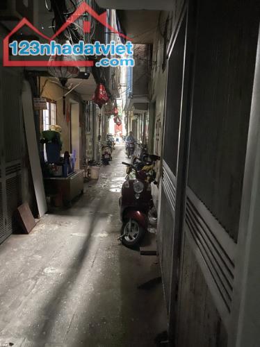 Cho thuê nhà 73A ngõ 305 phúc Tân hoàn kiếm nhà DT 25m x4 tầng , 3 phòng ngủ, 4 wc, 7.5tr - 3