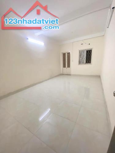 NHÀ QUẬN 10 NGAY NGÃ BẢY LÝ THÁI TỔ & ĐH VĂN HIẾN, 2 CĂN RA MẶT TIỀN, HẺM THÔNG KD, 5 TỶ x - 2