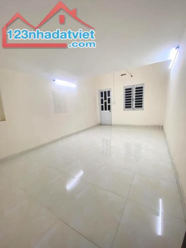 NHÀ QUẬN 10 NGAY NGÃ BẢY LÝ THÁI TỔ & ĐH VĂN HIẾN, 2 CĂN RA MẶT TIỀN, HẺM THÔNG KD, 5 TỶ x - 3