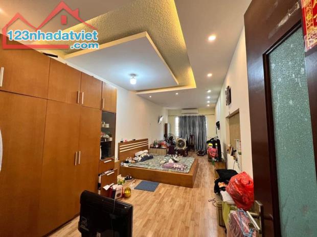 Bán nhà phố Tây Sơn, Đống Đa ô tô tránh, tiện kinh doanh 3 tầng 63m2 giá 16.8 tỷ - 2