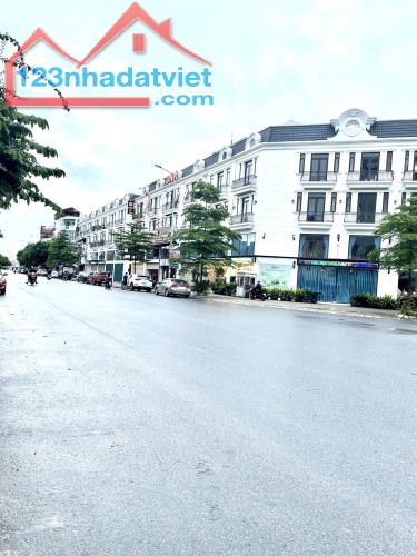 Trung tâm Trâu Quỳ sang nhượng nhà hàng,lô góc nhà phố Cửu Việt 95m2 4T.0982852808 - 2