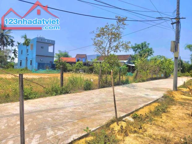 ĐẤT HOÀ TIẾN GẦN CHỢ LỆ TRẠCH - BETONG 4m SÁT ĐƯỜNG NHỰA lh 0935196248