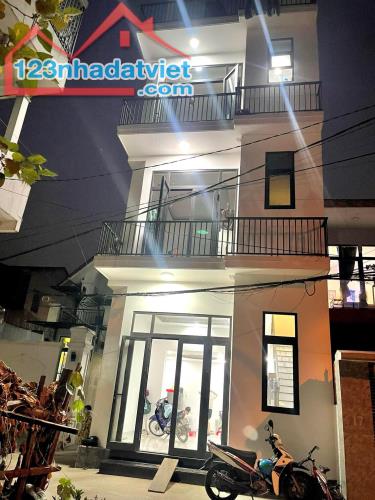 Cần bán nhà 3 tầng 2mặt tiền kiệt ô tô Nguyễn Gia Thiều , Phú Hậu , TP Huế cách mặt tiền - 3