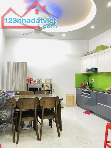 Bán nhà 3 tầng trung tâm phường Sở Dầu 47m có chỗ để oto giá chỉ hơn 3,x tỷ  LH 0979087664 - 1