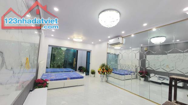 Bán căn hộ đường Hồng Hà, Hoàn Kiếm, lô góc 90m2, 3 ngủ full nội thất view phố - 1