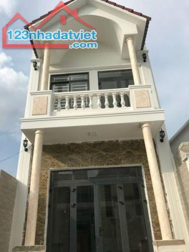 Mặt tiền hẻm xe hơi quay đầu 30m ra đường chính, 2 tầng 117m2, 6.9 tỷ