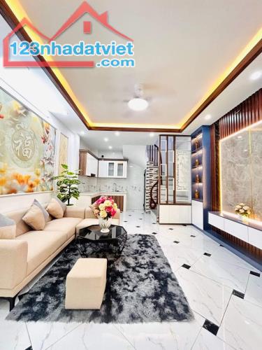 Bán nhà đẹp 38m2 5tầng mặt tiền 5.9m hơn 4tỷ phố Trần Cung