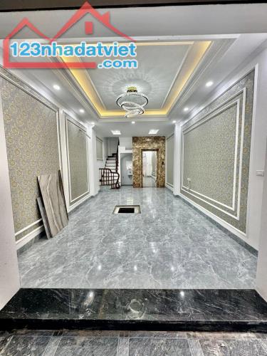 Giá giật mình! Bán nhà phố Khương Đình, 100m ra phố, nhà mới 6 tầng, thang máy, 40m2*6T