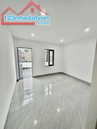 Giá giật mình! Bán nhà phố Khương Đình, 100m ra phố, nhà mới 6 tầng, thang máy, 40m2*6T - 4