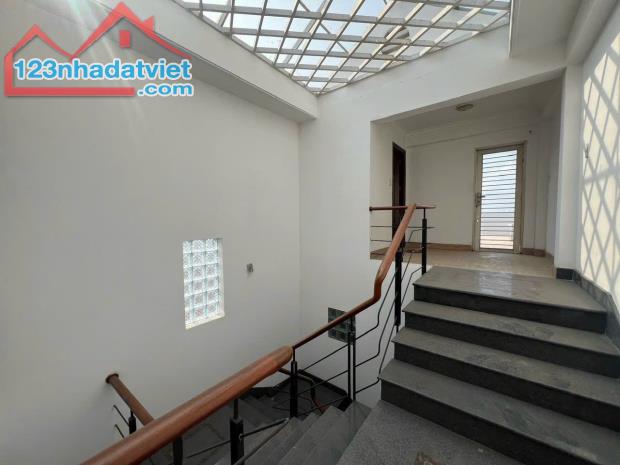 Bán Nhà 1 Trệt 4 Lầu Mặt Tiền đường Đồng Khởi, đối diện Cây Xăng Quân Đội sát Bệnh Viện ĐN - 4