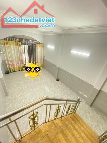 BÌNH TÂN - ĐƯỜNG SỐ 13- HẺM XE HƠI THÔNG - 80M2 ( 4 x 20 ) - 3 TẦNG - VÀI BƯỚC RA MẶT TIỀN - 3