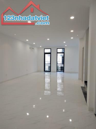 7tr/ tầng nhà phố 126m2 cho thuê vị trí đẹp gần công viên