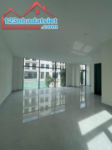 7tr/ tầng nhà phố 126m2 cho thuê vị trí đẹp gần công viên - 1