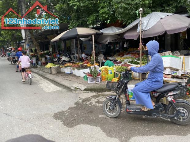 BÁN ĐẤT THỊ TRẤN ĐÔNG ANH - DT: 47M GIÁ CHỈ 2,8 TỶ -  GẦN CHỢ - Ô TÔ ĐỖ TRƯỚC CỬA - 3