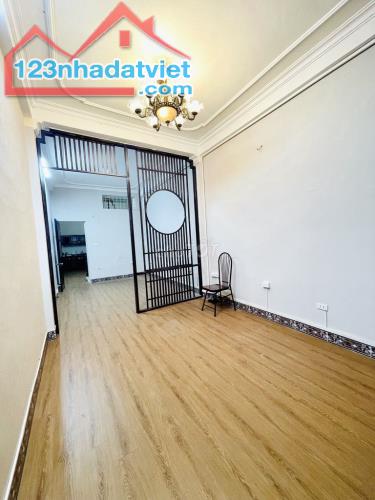 Cho thuê nhà 70m2 x 2 tầng, ngõ rộng ô tô đỗ cửa, 3 phòng ngủ đường Mai Dịch - 3