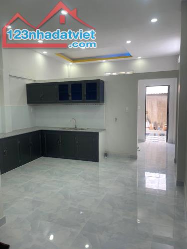 Bán nhà mới, 67m2 đất, giá 4,5 tỷ, hẻm 3 gác Phạm Thế Hiển, P4