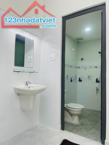 Bán nhà mới, 67m2 đất, giá 4,5 tỷ, hẻm 3 gác Phạm Thế Hiển, P4 - 3