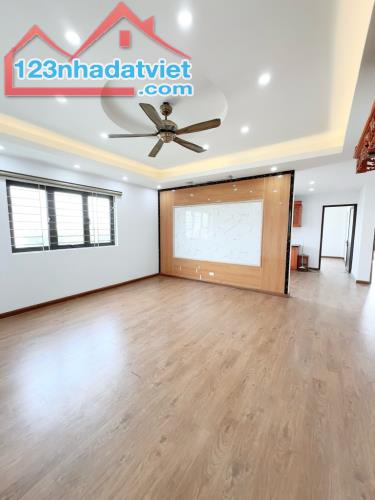 Chính chủ cần bán chung cư 3PN 112m2 đường Lĩnh Nam chỉ 3.7 tỷ LH 0969568293