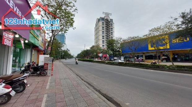 Hoa Hậu Mặt Phố Nguyễn Văn Cừ, Diện tích 125m2, Mặt tiền 8m, Sổ vuông như tờ A4. - 2