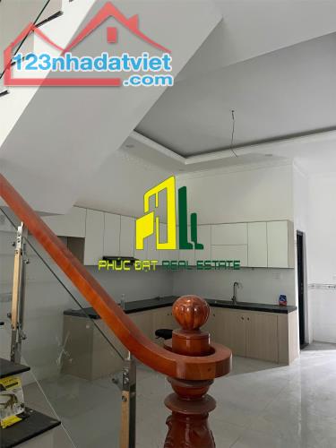 Bán nhà 1 Trệt 2 Lầu 90m2 p.Bửu Hòa,gần chợ Đồn, đường nhựa trước nhà 8m - 1