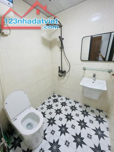 căn hộ CC 55 mét 2 ngủ giá 2ty580tr sổ đỏ mới ở luôn @home 987 tam trinh - 4