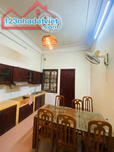 BÁN NHÀ NGUYỄN VĂN CỪ 62M2, 4 TẦNG DÂN XÂY, Ô TÔ ĐỖ CỬA, TRƯỚC NHÀ CÓ SÂN ĐỂ XE