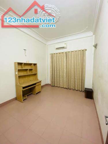 BÁN NHÀ NGUYỄN VĂN CỪ 62M2, 4 TẦNG DÂN XÂY, Ô TÔ ĐỖ CỬA, TRƯỚC NHÀ CÓ SÂN ĐỂ XE - 3