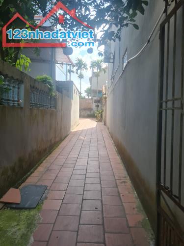 Bán Đất Tặng Nhà 3 tầng. tại quyết Tiến, Tiền Phong, Yên Dũng. 220m2. Giá 2.8tỷ - 3