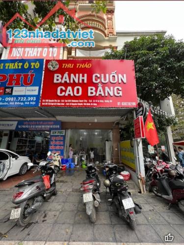 Bán nhà mặt phố Nguyễn Khuyến - Hà Đông, Kdoanh, Vỉa hè, Vị trí đẹp, 90m2, MT 4,5m, 30 tỷ