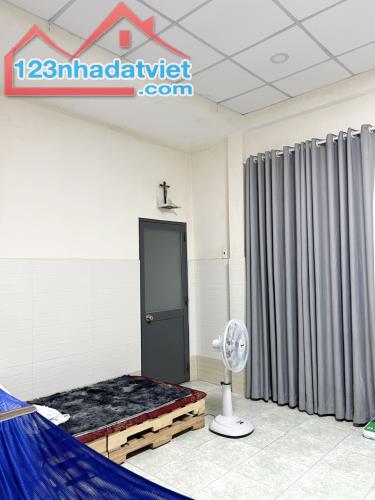 Nhà 2 tầng MT đường Tám Danh P4Q8 - 2