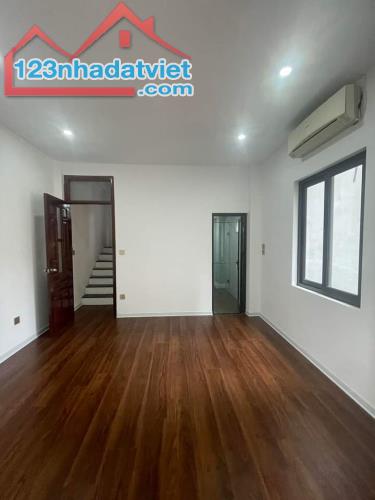 Bán nhà riêng ngõ 132 Cầu Giấy DT 33m x 5T. MT4.5m. Giá 6.9 tỷ