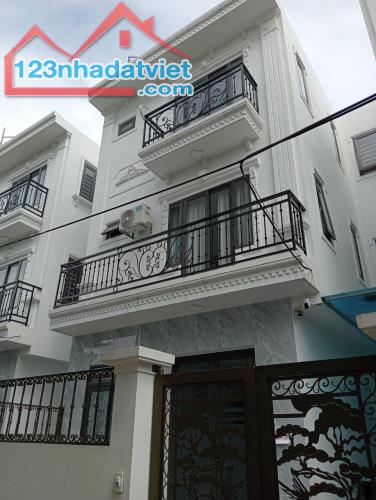 Nhà đẹp-Bán nhà 3T*48m2, Ôtô đỗ cửa, khu Trung tâm xã Đại Thành, gần KĐT Đô Nghĩa