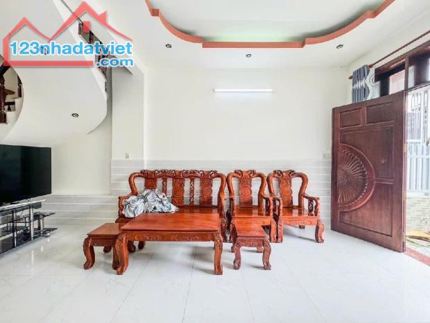 BÁN NHÀ Q7, LIỀN KỂ PHÚ MỸ HƯNG, DT: 62 M2, HẺM RỘNG, GIÁ RẺ - 3