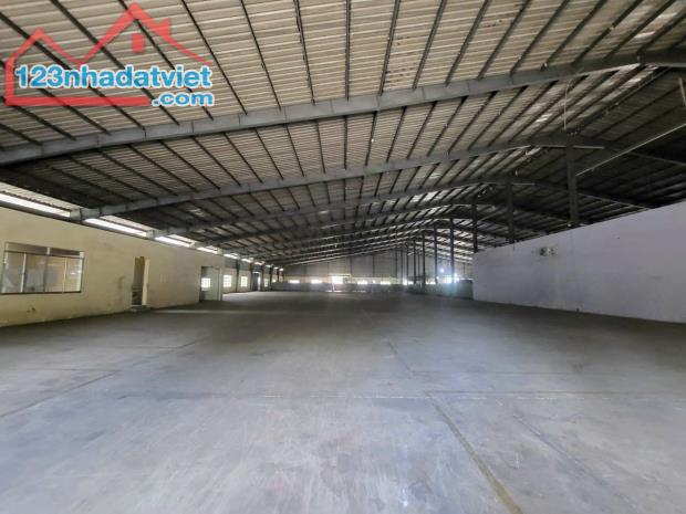 Cho thuê 2.450m2 Xưởng Tân Uyên , Gía : 55.000/ m2 , Rẻ nhất khu vực