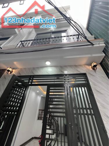 Siêu Hot.! Nhà LÔ GÓc 45m2,Ô TÔ tải đỗ Cửa,Cạnh Nhà Văn Hóa 15p ra ĐH Phenika Giá chỉ 2tỷ9