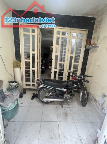 Bán nhà Kênh Tân Hóa, Tân Phú, DT 44m2 chỉ 3,8 tỷ còn thương lượng - 1