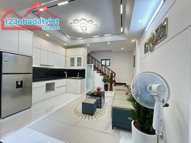 BÁN NHÀ TRẦN THÁI TÔNG 5 TẦNG, NỘI THẤT FUL, LUNG LINH 30M2, GIÁ NHỈNH 5 TỶ