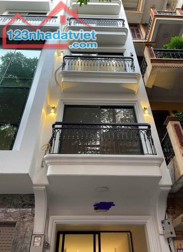 Cần bán nhà mặt tiền 3.3m Sổ đỏ 51m2