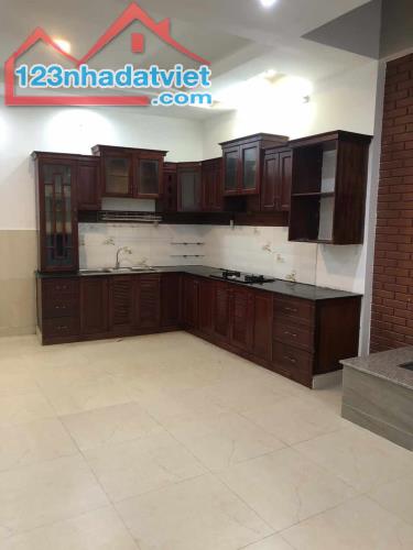 Nhà 2 Lầu - Xe Hơi Để Trong Nhà - 104m2 ( 7.5m x 17m ) - Tân Xuân - Hóc Môn. 4.4 Tỷ - 4