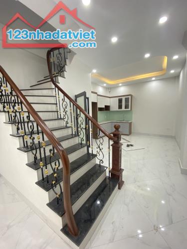 BÁN NHÀ VĨNH NINH 40M2 5TANG 4 NGỦ 3.1 TỶ - 1