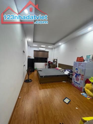 Ba bước ra Phố Nhổn, 37m², 5 tầng, tặng nội thất, ô tô lùi cổng, giá thương lượng 4 tỷ - 2