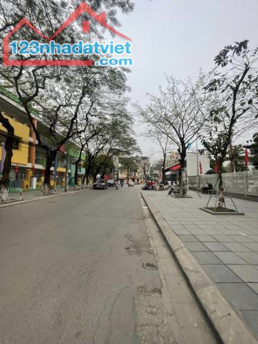 Bán nhà Hoàng Đạo Thành, Thanh Xuân, DT: 40/81m. Giá: 11.6 tỷ - ô tô tránh, kinh doanh