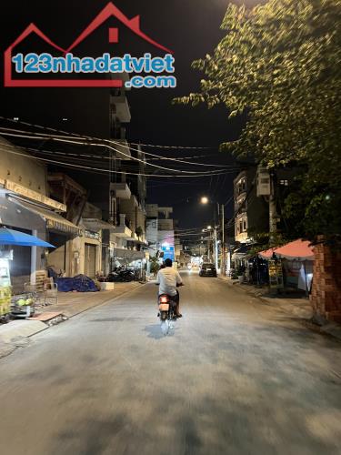 CHDV 7 TẦNG - 29PHÒNG - 132m2 - THU NHẬP 70TR/THÁNG.