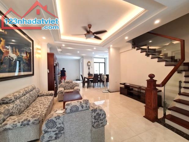 🔥 BÁN GẤP! BIỆT THỰ LIỀN KỀ 120m² – KĐT VIỆT HƯNG, LONG BIÊN – KINH DOANH ĐỈNH – CHỈ 25 T
