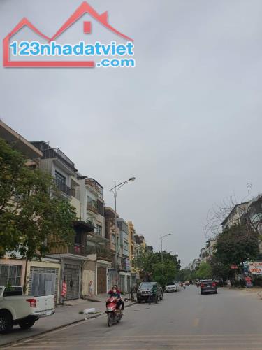 CHO THUÊ NHÀ 4 TẦNG KĐT VĂN PHÚ, DT 90M GIÁ 10 TRIỆU, Ô TÔ, KINH DOANH VP.