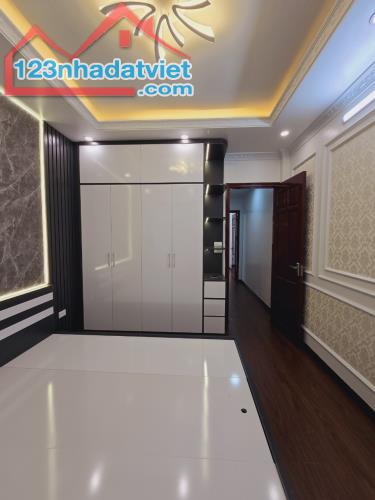 Bán Nhà Ngõ Cầu Bươu Thanh Trì 40m2 5 Tầng Full Nội Thất 5.95T - 2