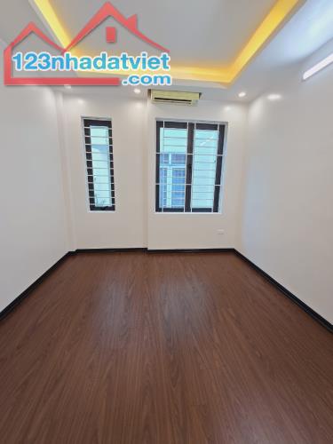 Bán Nhà Ngõ Cầu Bươu Thanh Trì 40m2 5 Tầng Full Nội Thất 5.95T - 5