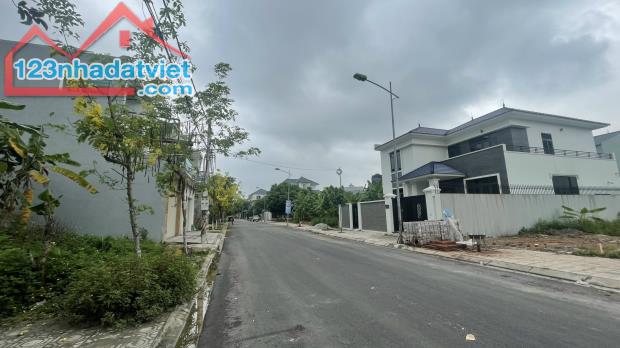 Bán lô đất biệt thự 250m2 đường Nguyễn Tri Phương, Liên Bảo, TP Vĩnh Yên - 2