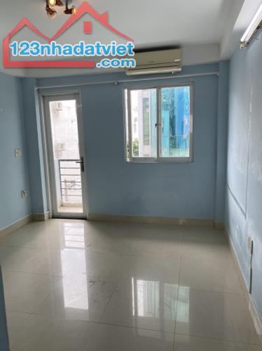 Cho thuê rẻ phòng trọ 30m2 sạch thoáng mát CMT8 Quận 3 TP.HCM